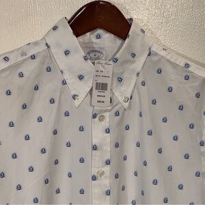 NWT Brooks Brothers White Button Down Short Sleeve Shirt, Blue Sailboat Pattern
